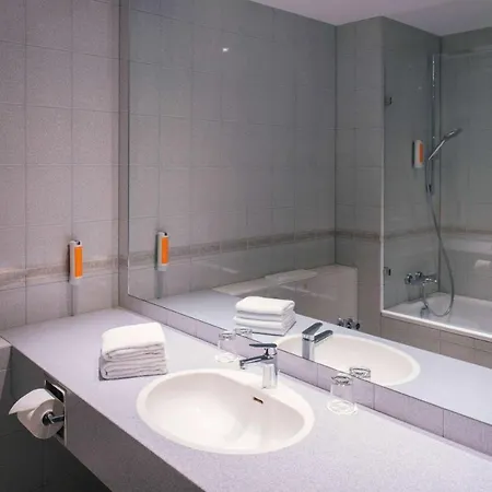 Vienna House Easy By Wyndham 4*