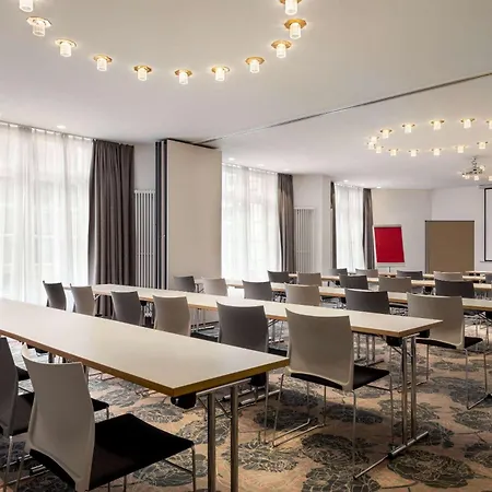 מלון Vienna House Easy By Wyndham קסטרופ-ראוקסל