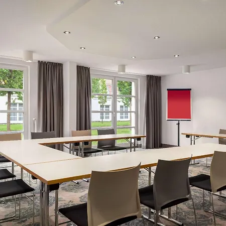 מלון Vienna House Easy By Wyndham קסטרופ-ראוקסל