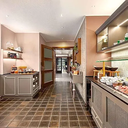 Vienna House Easy By Wyndham 4*