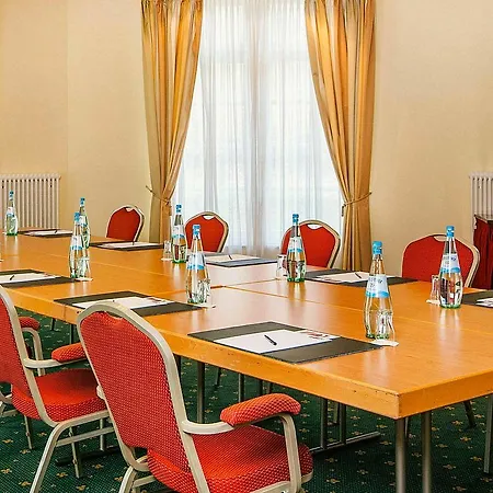 מלון Vienna House Easy By Wyndham קסטרופ-ראוקסל